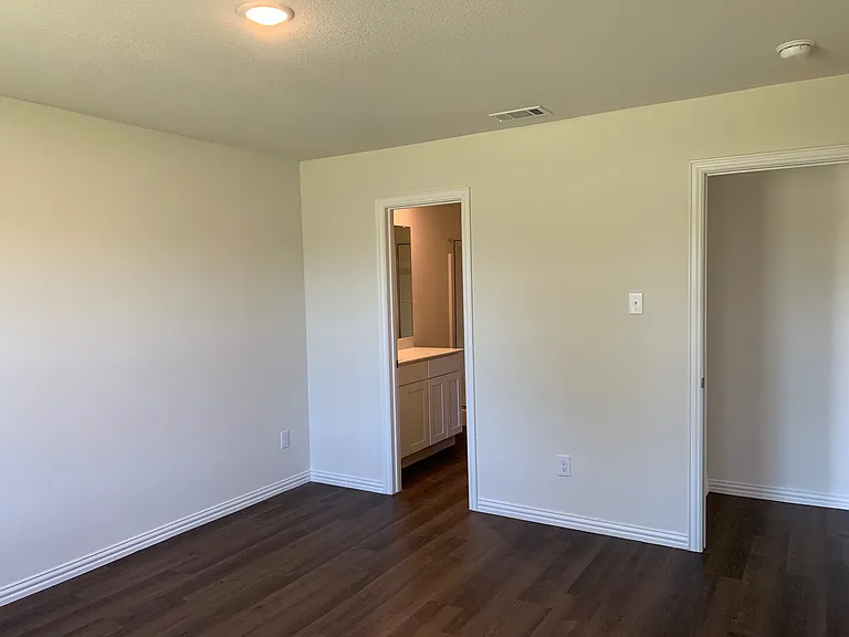 413 E Hull St — Photo 32