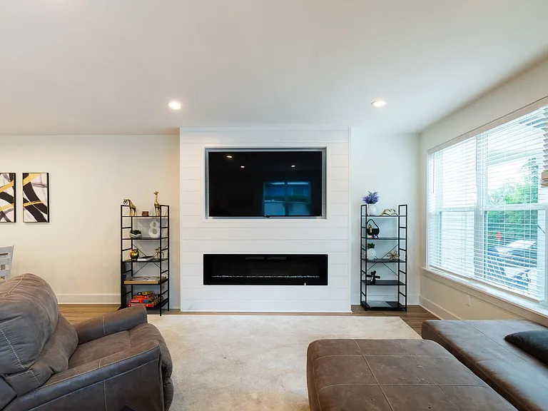 812 SW 5th Ter #2 — Photo 3