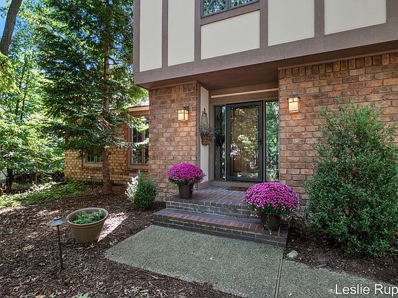 5th image of 1700 Mont Rue Dr SE