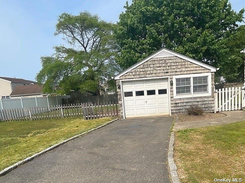 9 Coolidge Avenue, Amityville, NY 11701 Zillow