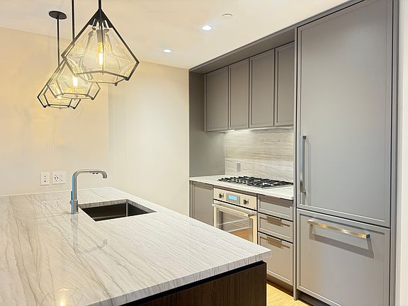 4th image of 218 W 103rd St #2E