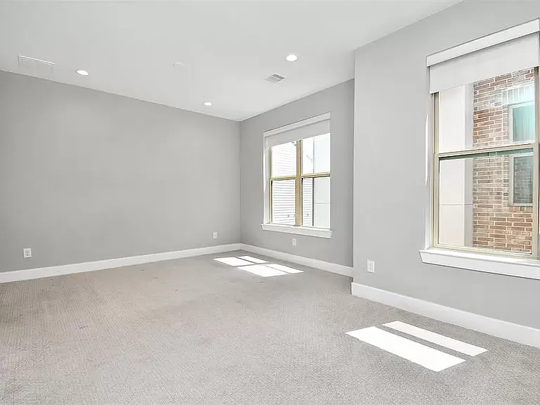 714 Clark St — Photo 26