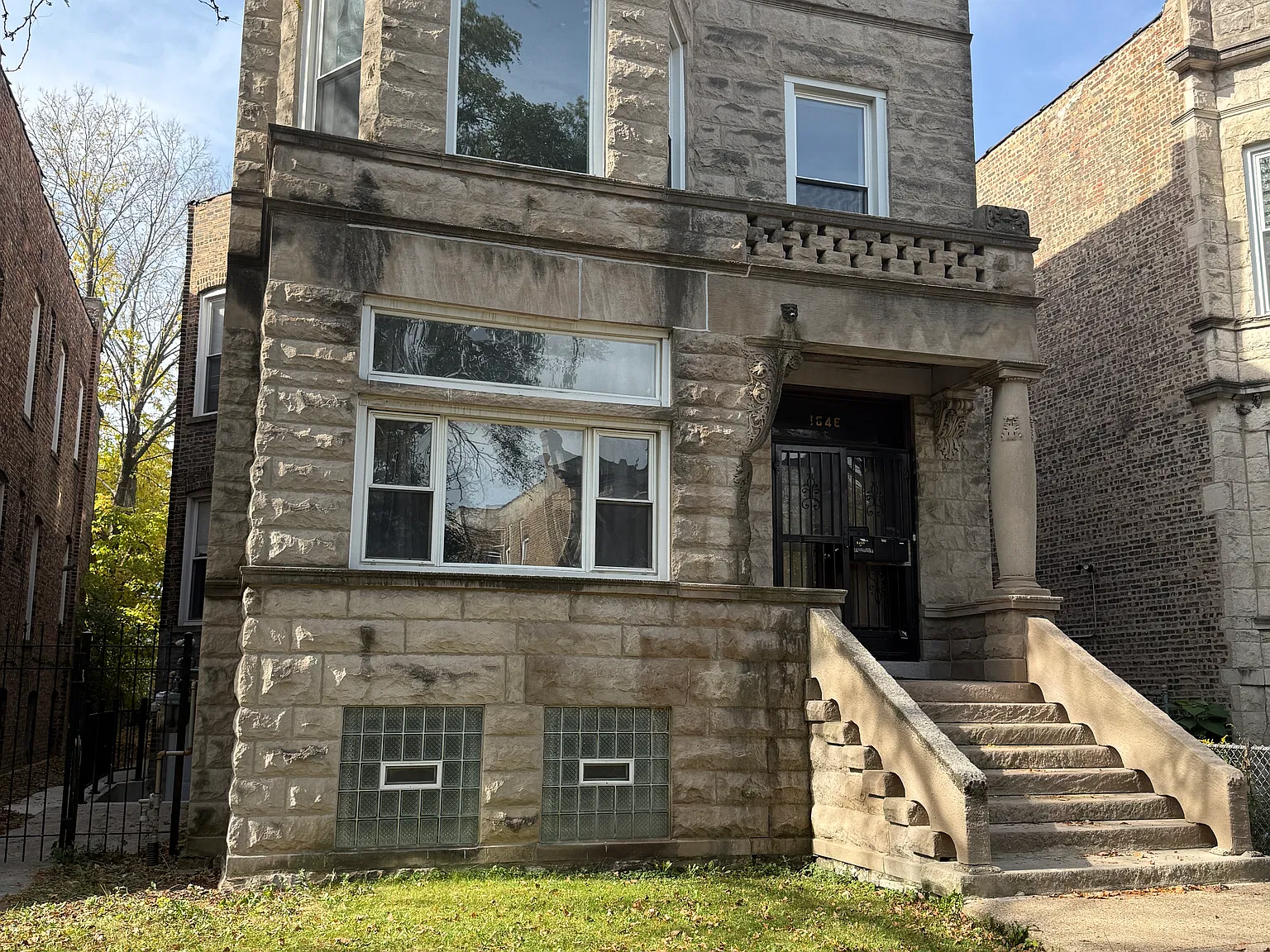 3 bed, 1200 sqft, $1,800 — Photo 2