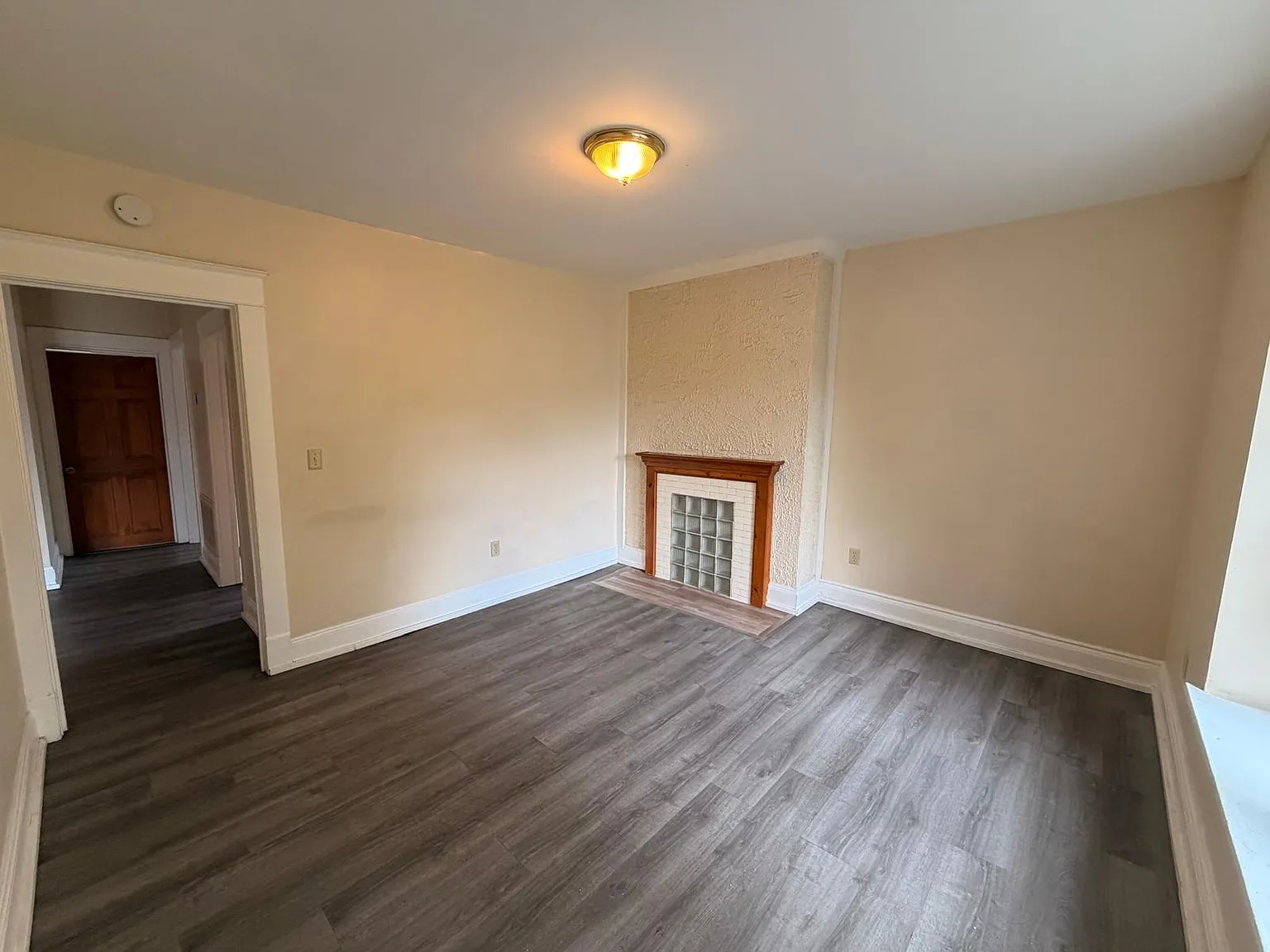 2 bed, 920 sqft, $900 — Photo 2