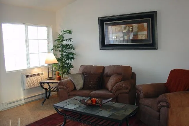 1 bed, 1.0 bath, 650 sqft, $1,125 — Photo 2