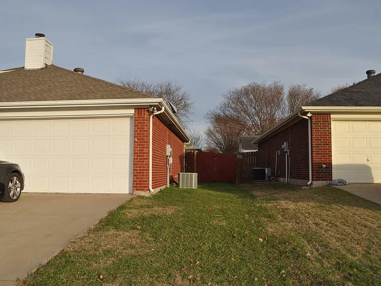 1214 Misty Dr — Photo 2