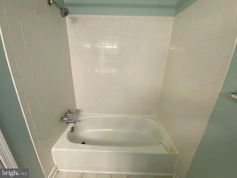 1210 Thomas Jefferson Pl — Photo 8