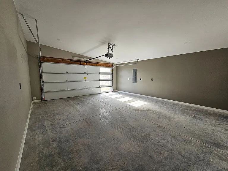 1615 E 22nd St — Photo 14