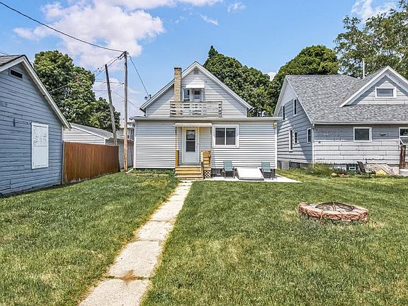 3rd image of 1029 Logan Ave