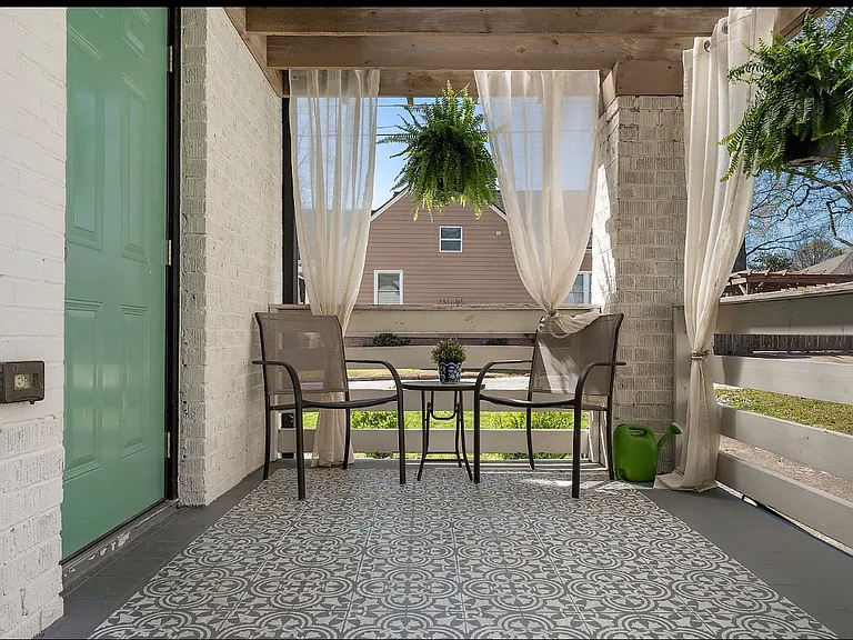 704 Rochelle Dr SW — Photo 5