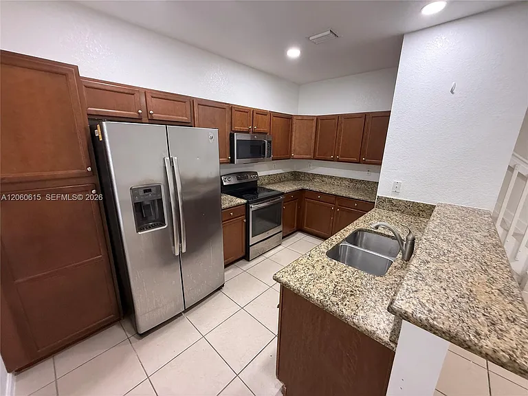 9465 SW 171st Ct #MAIN — Photo 3