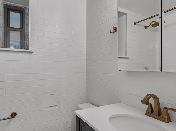 425 West 24th Street image 9 of 10