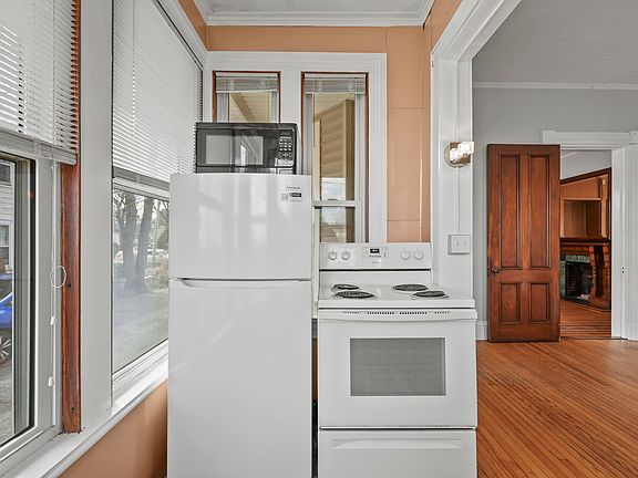 4th image of 28 Clinton Ave #2