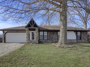 4049 S Sunrise Ave, Springfield, MO 65807