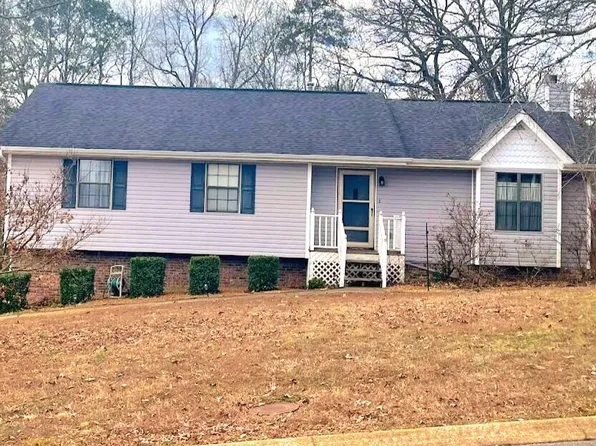 1203 Woodsage Dr, Soddy Daisy, TN 37379