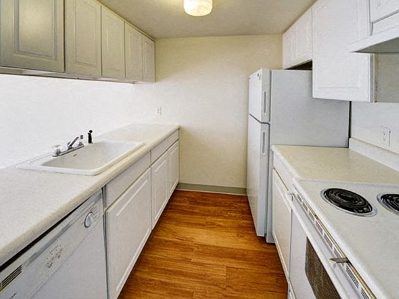 1111 Maxwell #101 Kitchen