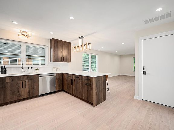 4th image of 511 Forest Ave #2