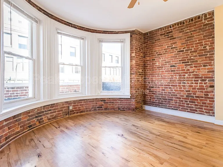 215 E Grace St #301 — Photo 6