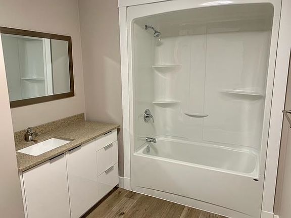 5th image of 1592 Warren Grove Rd