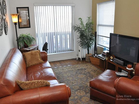 3rd image of 3026 N Halsted St APT 1A