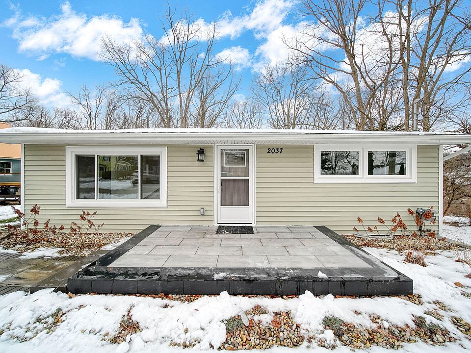 1st image of 2037 Lakeview Dr