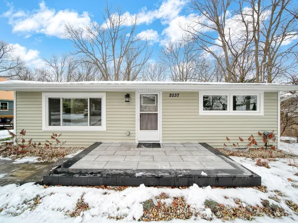 2037 Lakeview Dr, Brooklyn, MI 49230