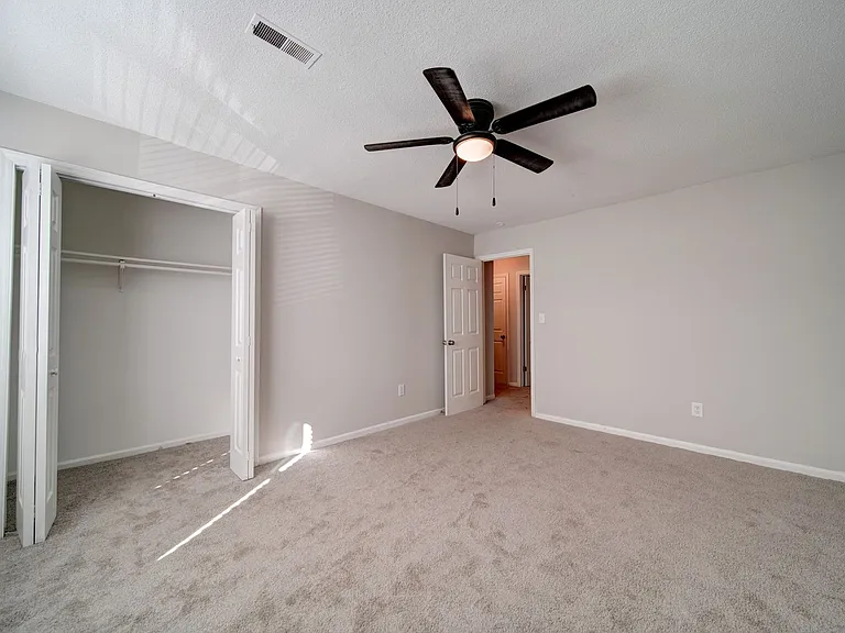 2505 S Charles Blvd — Photo 14