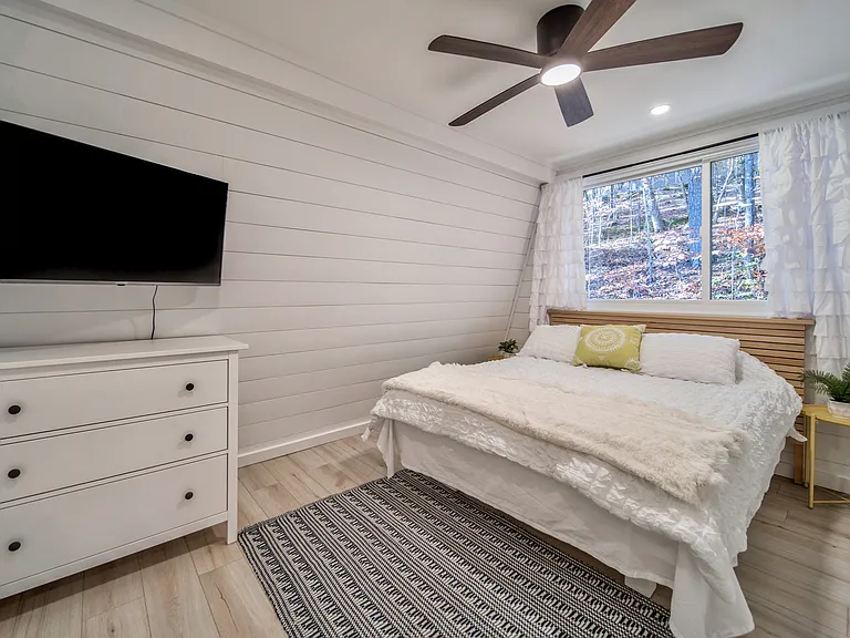 1011 Sky Hawk Mountain Rd — Photo 10