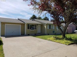 121 S Grove Ln, Sutherlin, OR 97479