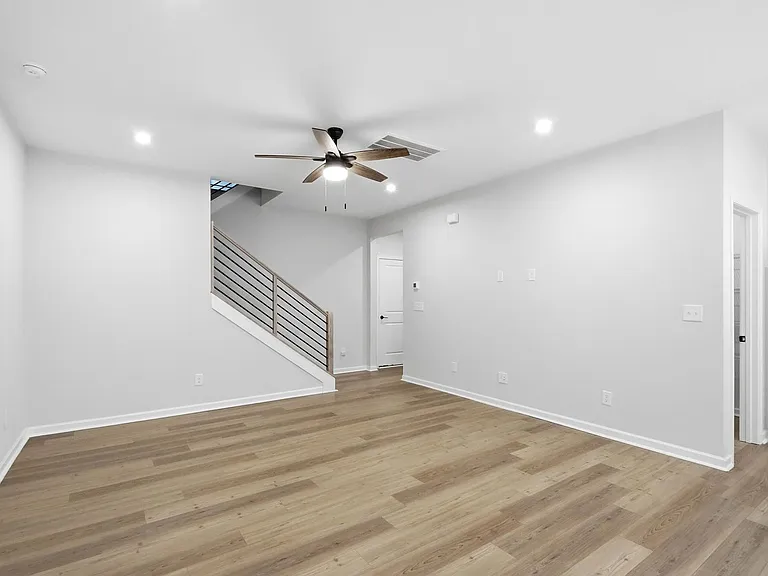 615 Myrick Aly — Photo 10