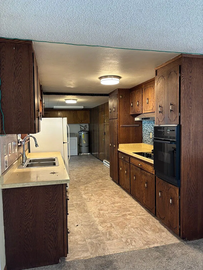 Sprawling Ranch off Mill Plain Blvd- 3 bedrooms — Photo 3