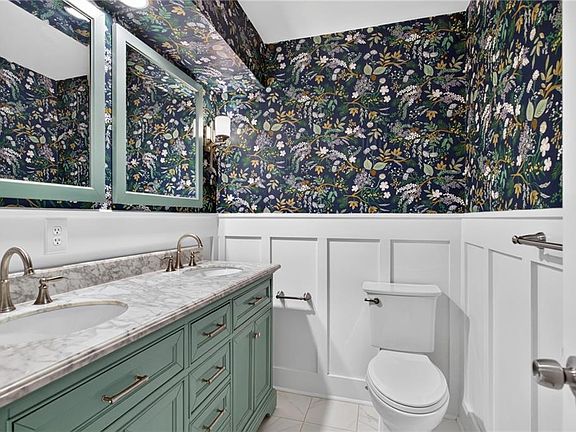 3rd image of 3208 Pineridge Dr