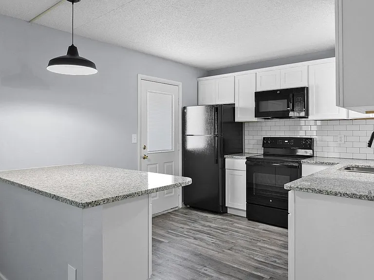 Ridge Manor Apartments — Photo 18