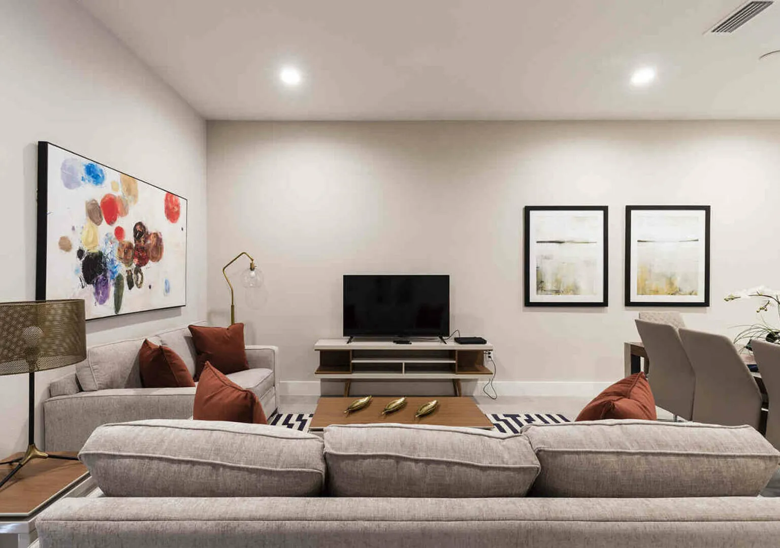 Stylish 4Bed Townhome at Summerville Near Disney — Photo 1