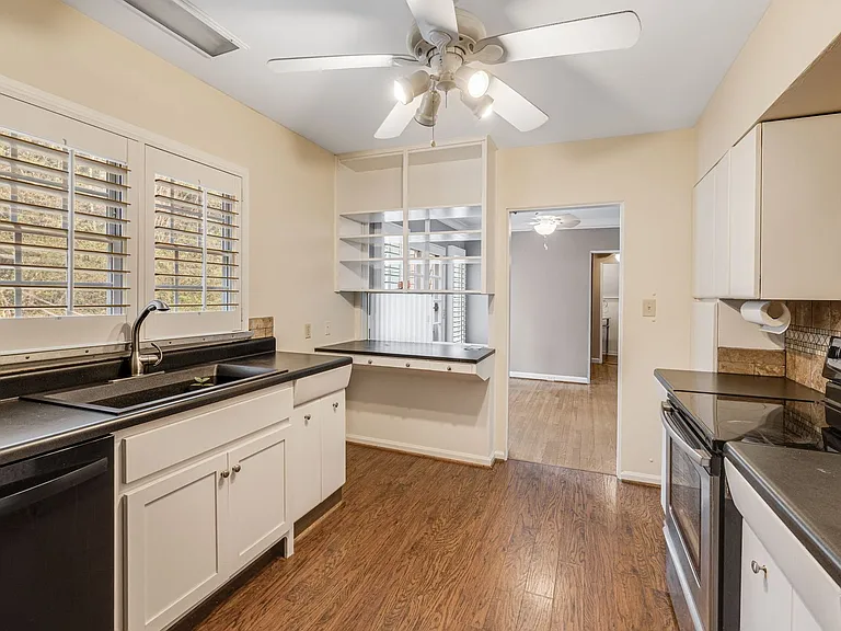 100 Lakeshore Dr — Photo 11
