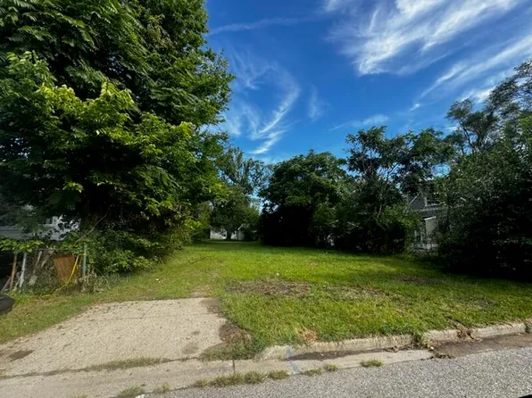1039 Parkwood Ave, Ypsilanti, MI 48198