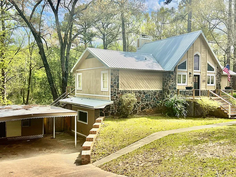 208 Timberlake Dr — Photo 2
