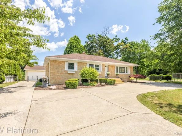 4150 Fairway Dr, Fort Gratiot, MI 48059