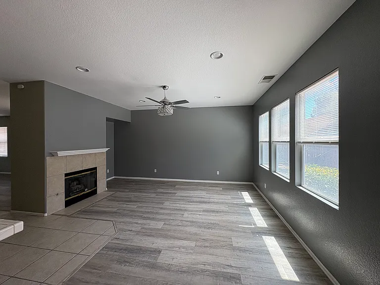 29187 Woodbine Ln — Photo 4