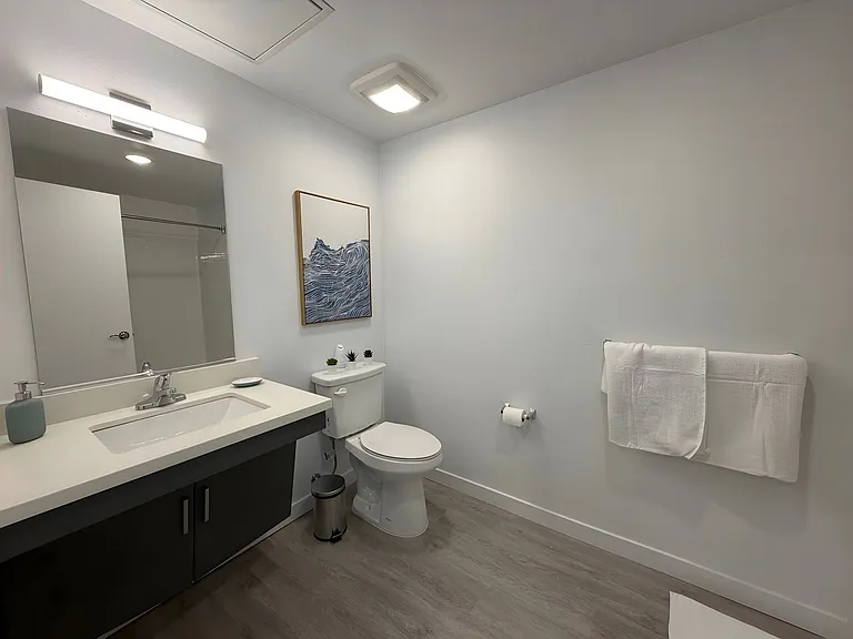 Gorgeous 1 bed/1 bath Apartments ~ LA City Section 8 Voucher Accepted! — Photo 12