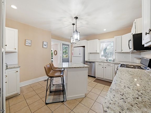 5th image of 1401 Mount Holly Rd