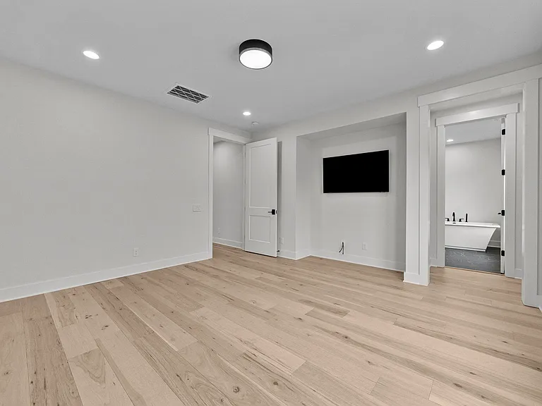 Secondary primary suite located upstairs
