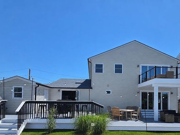 2nd image of 2706 Peconic Avenue