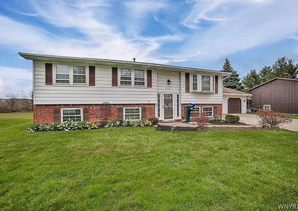 1st image of 270 Oakwood Dr