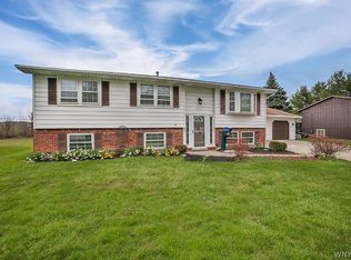 270 Oakwood Dr, Williamsville, NY 14221