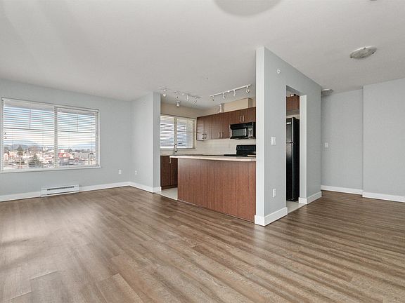 3rd image of 45561 Yale Rd #402