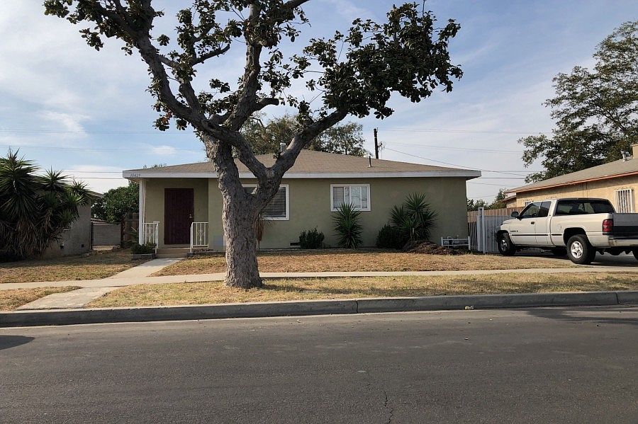 1st image of 10429 Parmelee Ave