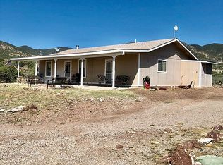 25 Bear Grass Rd, La Luz, NM 88337