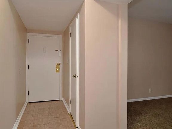 4th image of 15825 Van Aken Blvd APT 1B