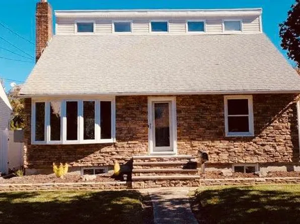 77 Lynton Road, Albertson, NY 11507